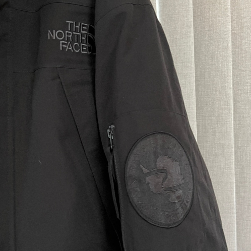 THE NORTH FACE Men's Expedition McMurdo Parka, Black - Picture 7 of 15